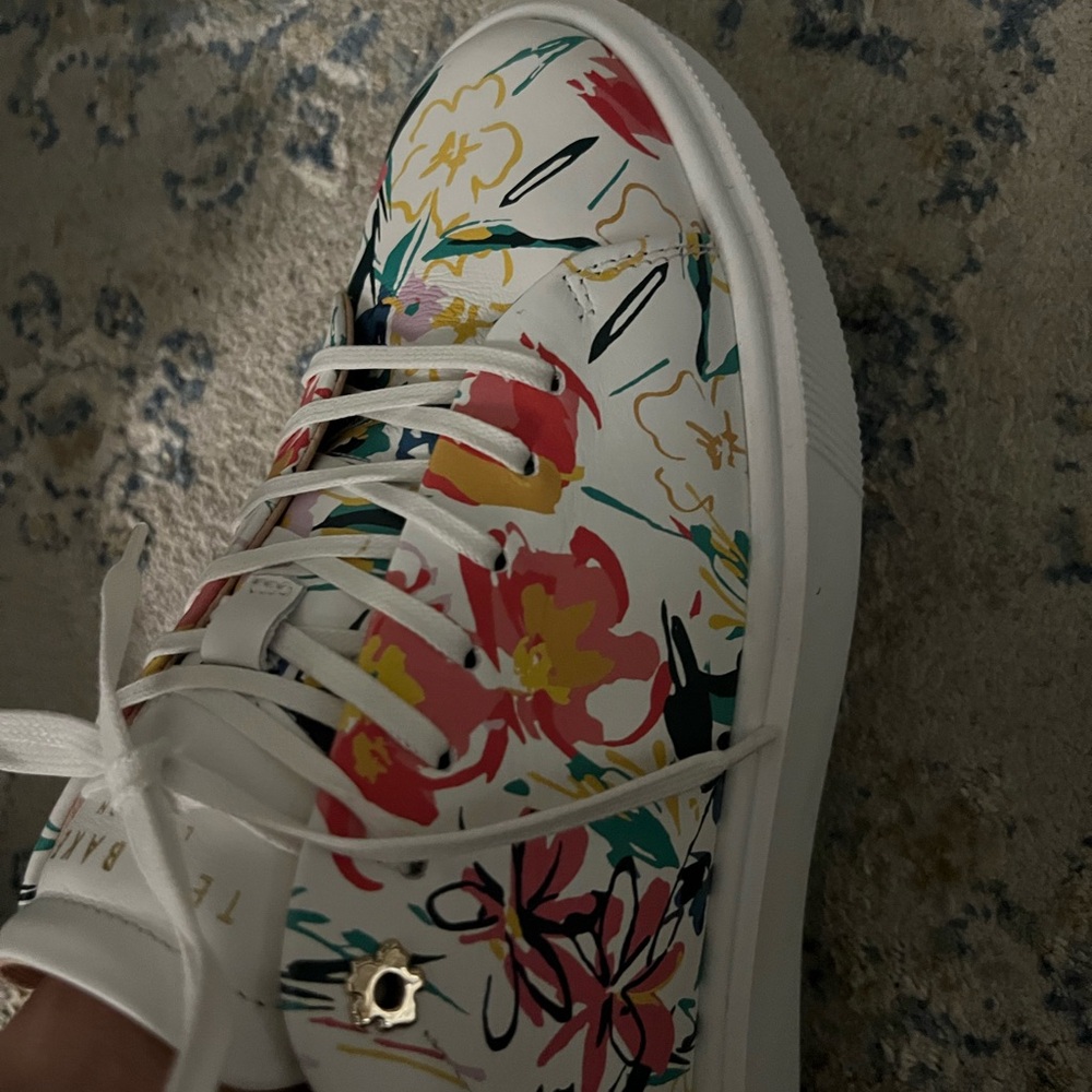Ted Baker size10-10.30 leather floral fashion sneakers. - Picture 7 of 9